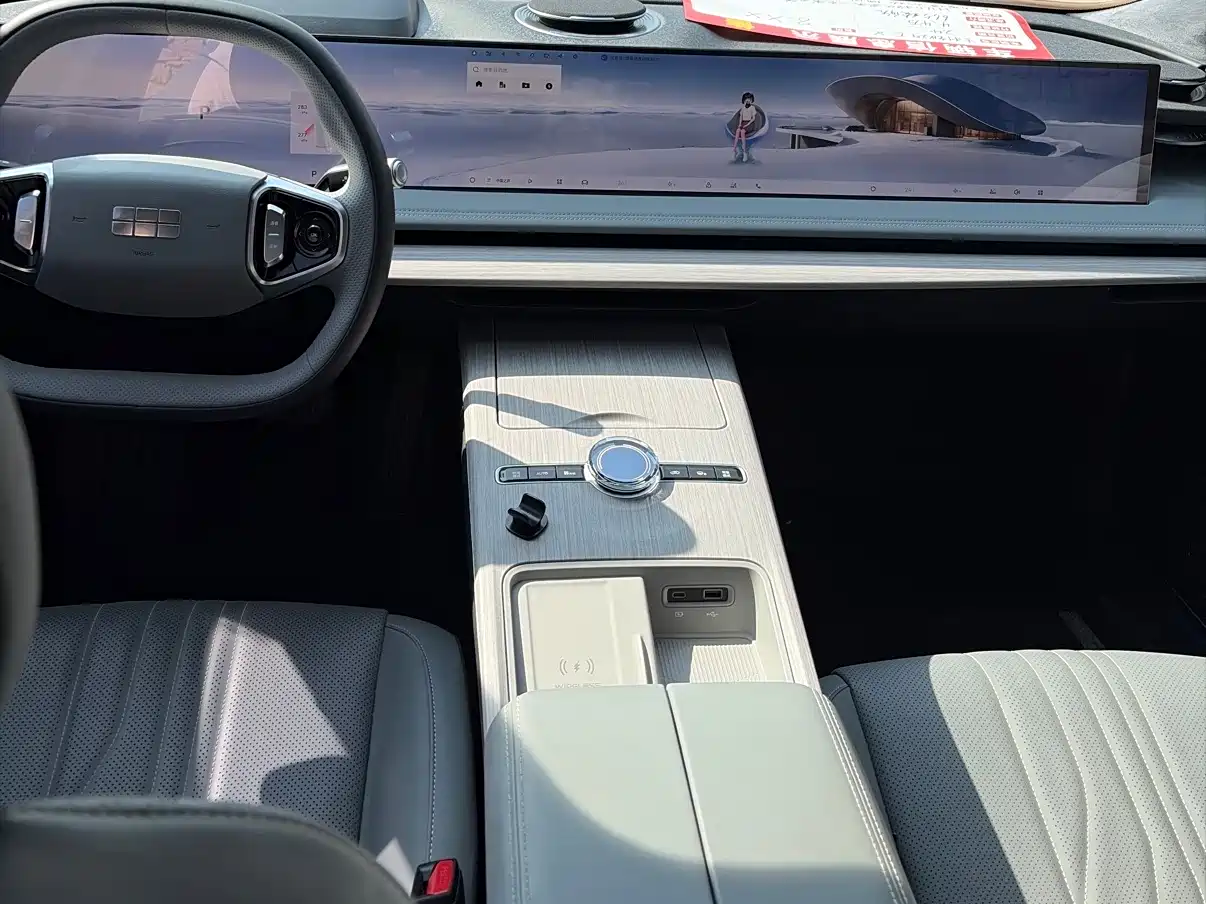 GEELY GALAXY GALAXY E8