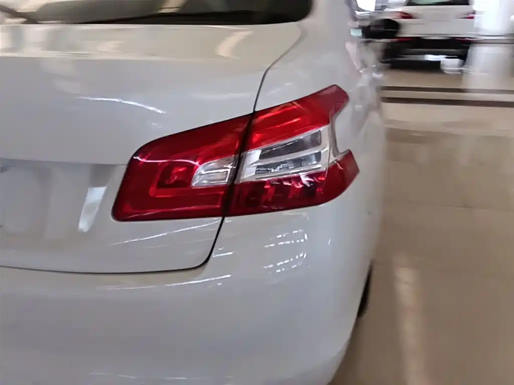 Peugeot 408 2016 1.6T Automatic Luxury Edition фото 8