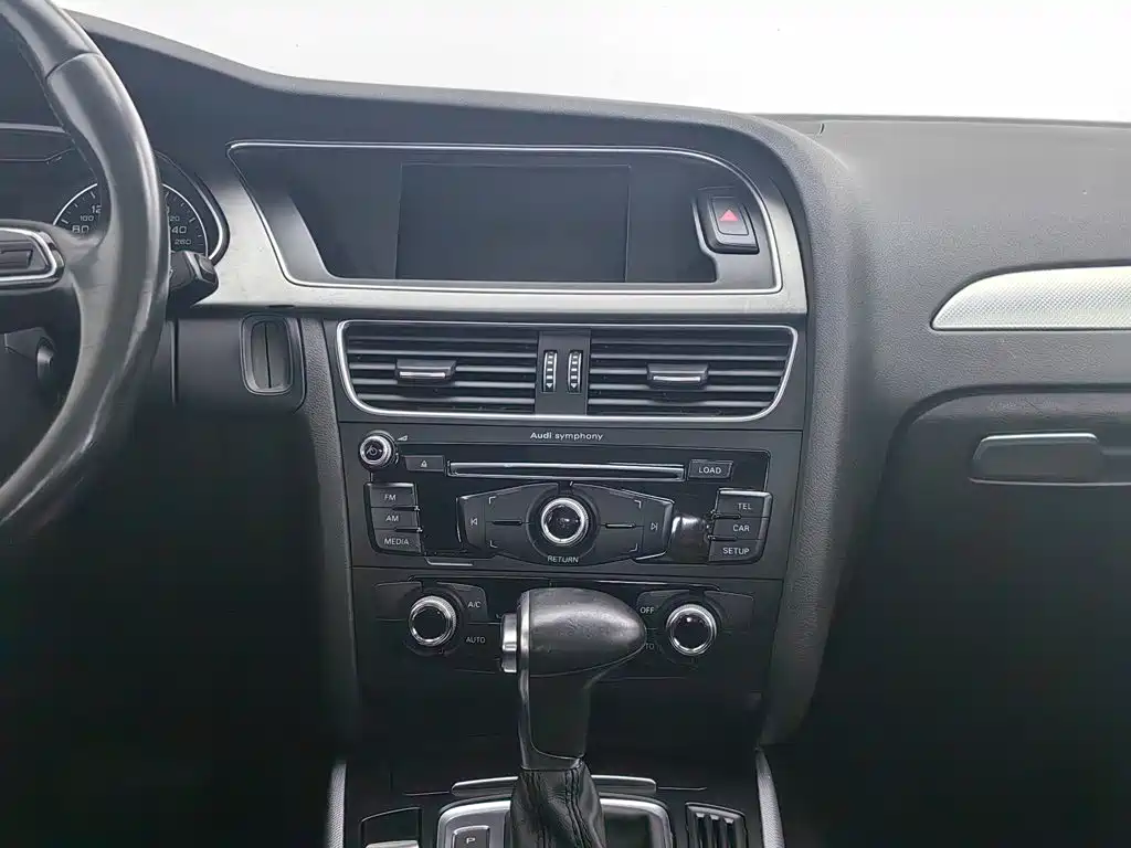 Фото 12 - Audi A4L