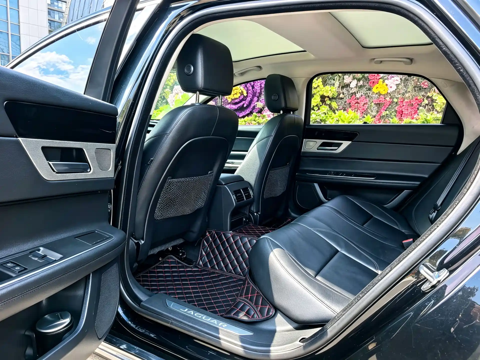 Фото 8 - Jaguar XFL