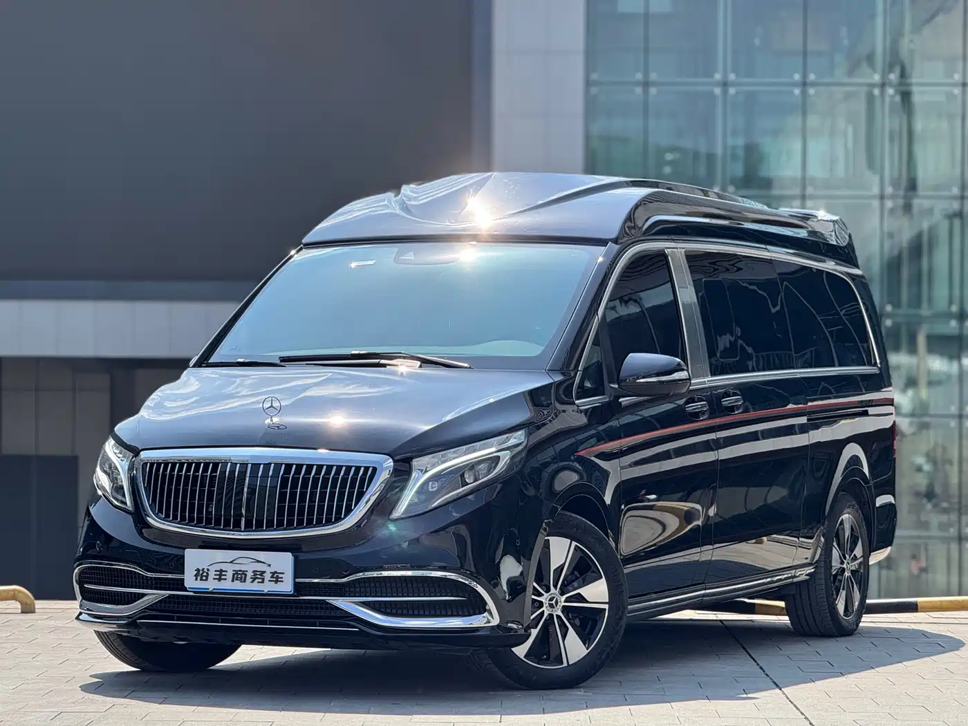 Mercedes-Benz V-Class 2022 V 260 L Long Wheelbase Luxury Edition фото 3