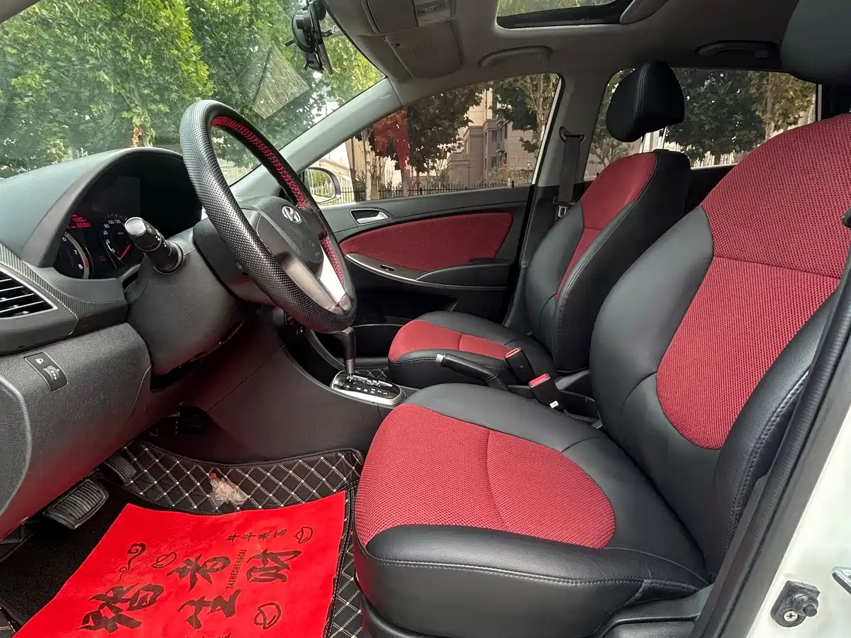 2016 Hyundai Reina