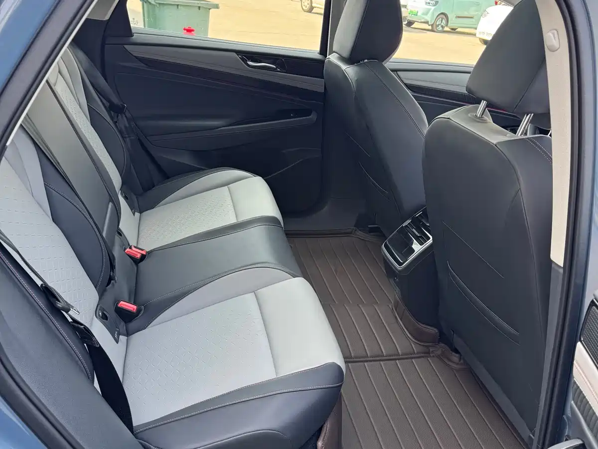 VOLKSWAGEN ID.7 VIZZION