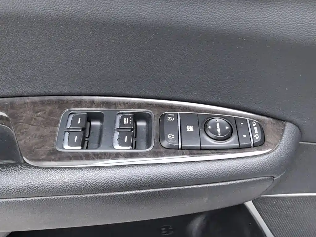 Photo 9 - Kia K5