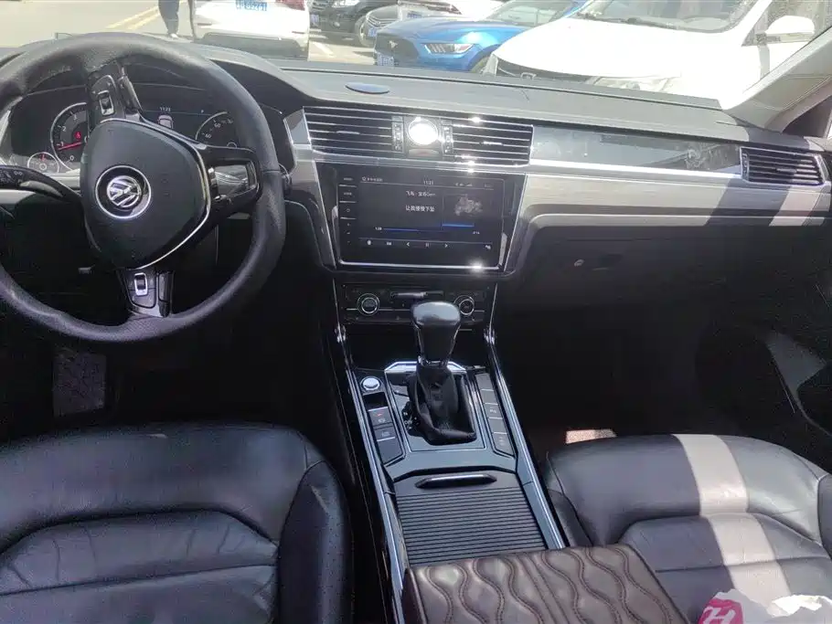 Volkswagen Phideon 2018 Facelift 380TSI FWD Business фото 16
