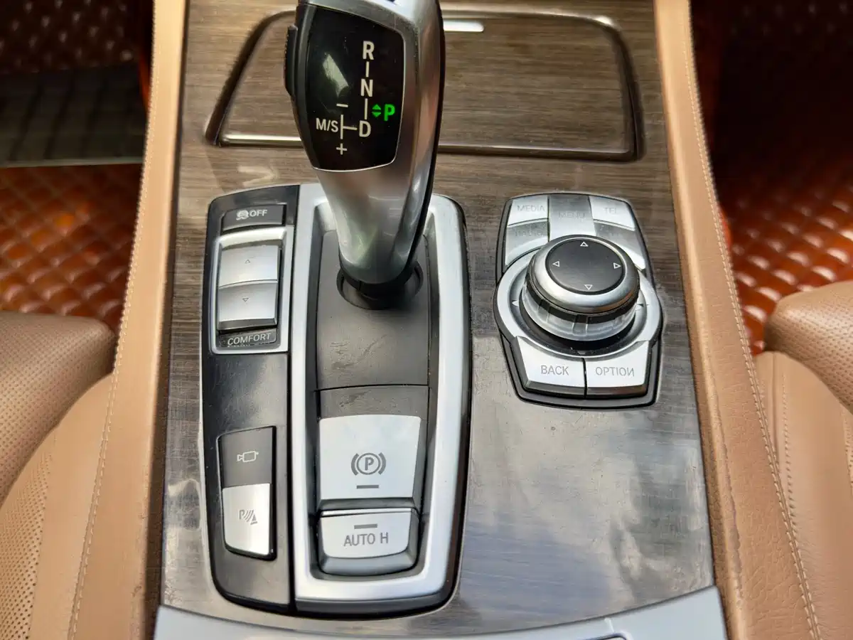 BMW 7 Series 2011 730Li Elegance фото 15