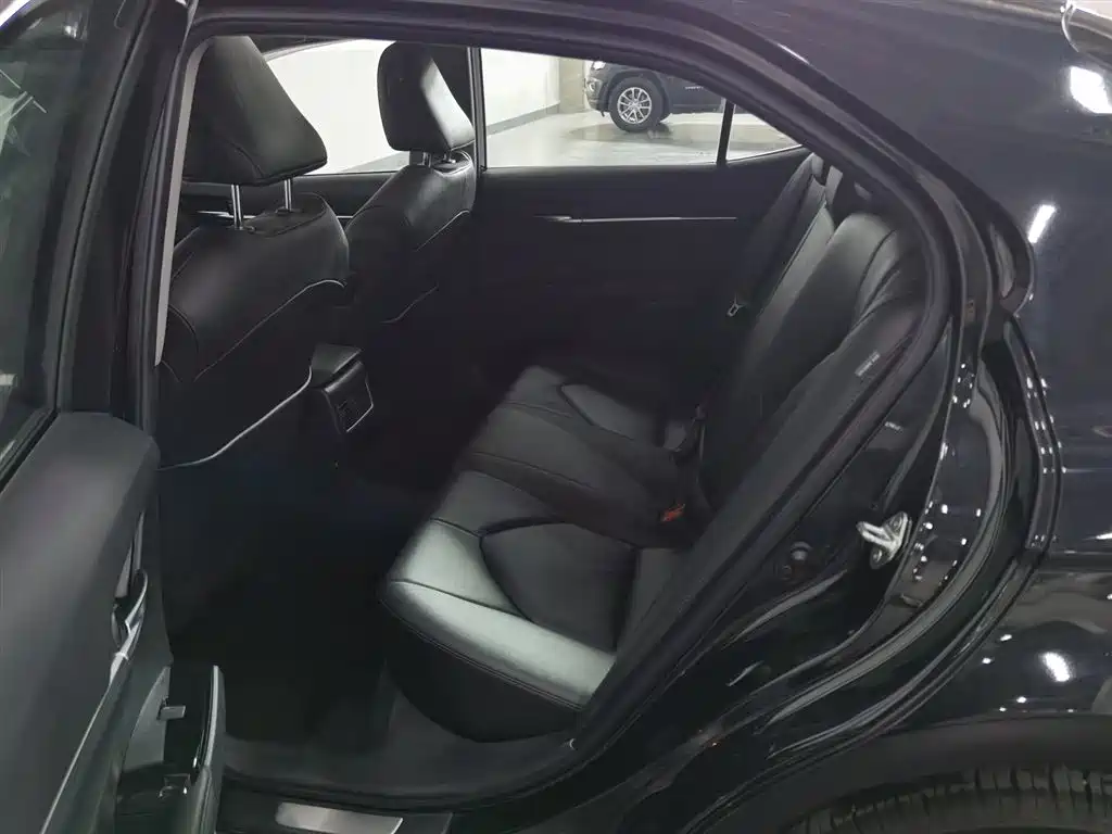 Toyota Camry 2023 2.5G Luxury Edition фото 15