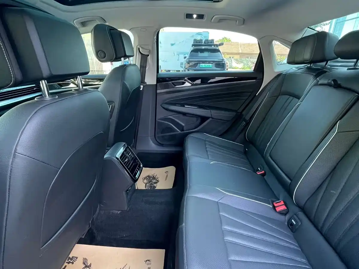 Volkswagen Passat 2025 Outstanding 380TSI Dragon Soaring Edition фото 7