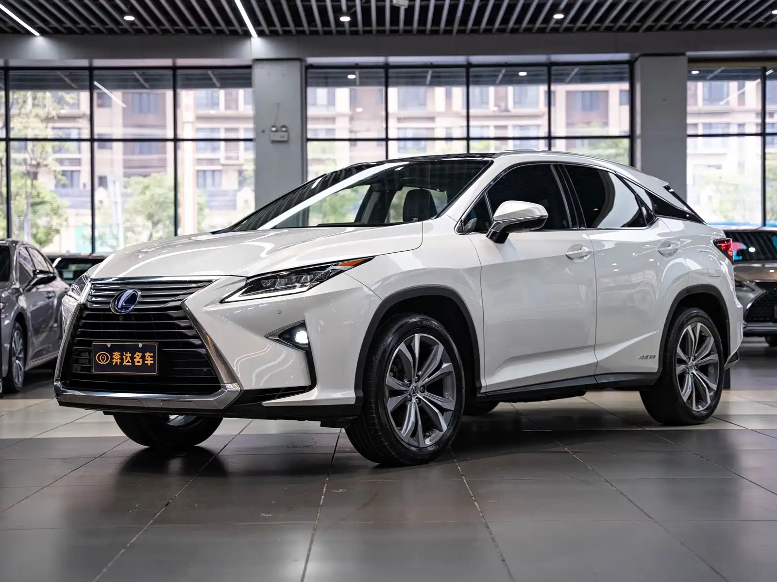 Фото 1 - Lexus RX