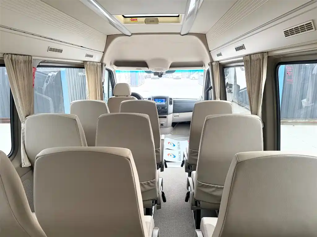 Mercedes-Benz Sprinter 2012 Model 2.1T Premium Tour Long Wheelbase фото 7