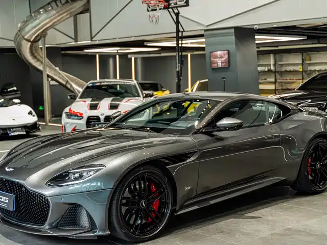 ASTON MARTIN DBS