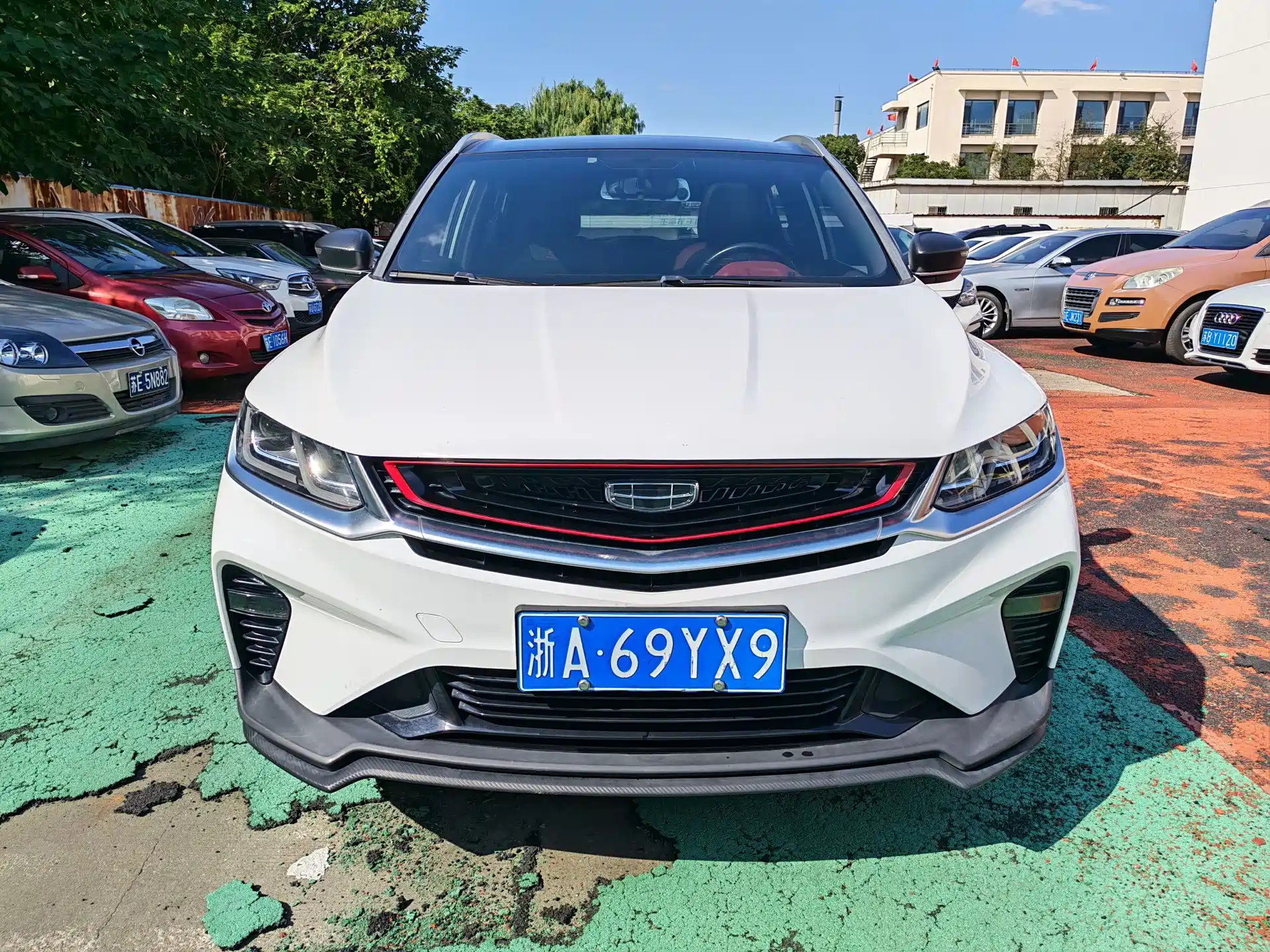 Photo 2 - Geely Coolray