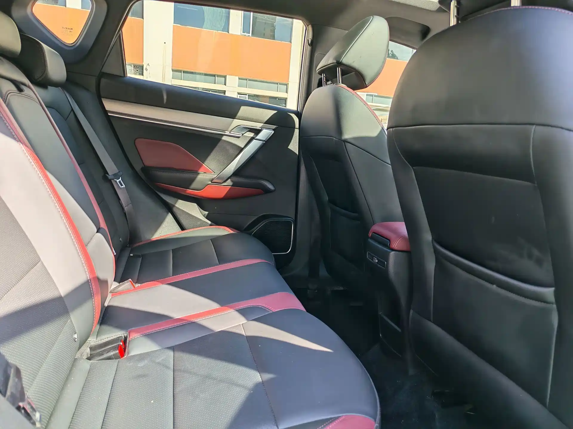 Photo 15 - Geely Coolray