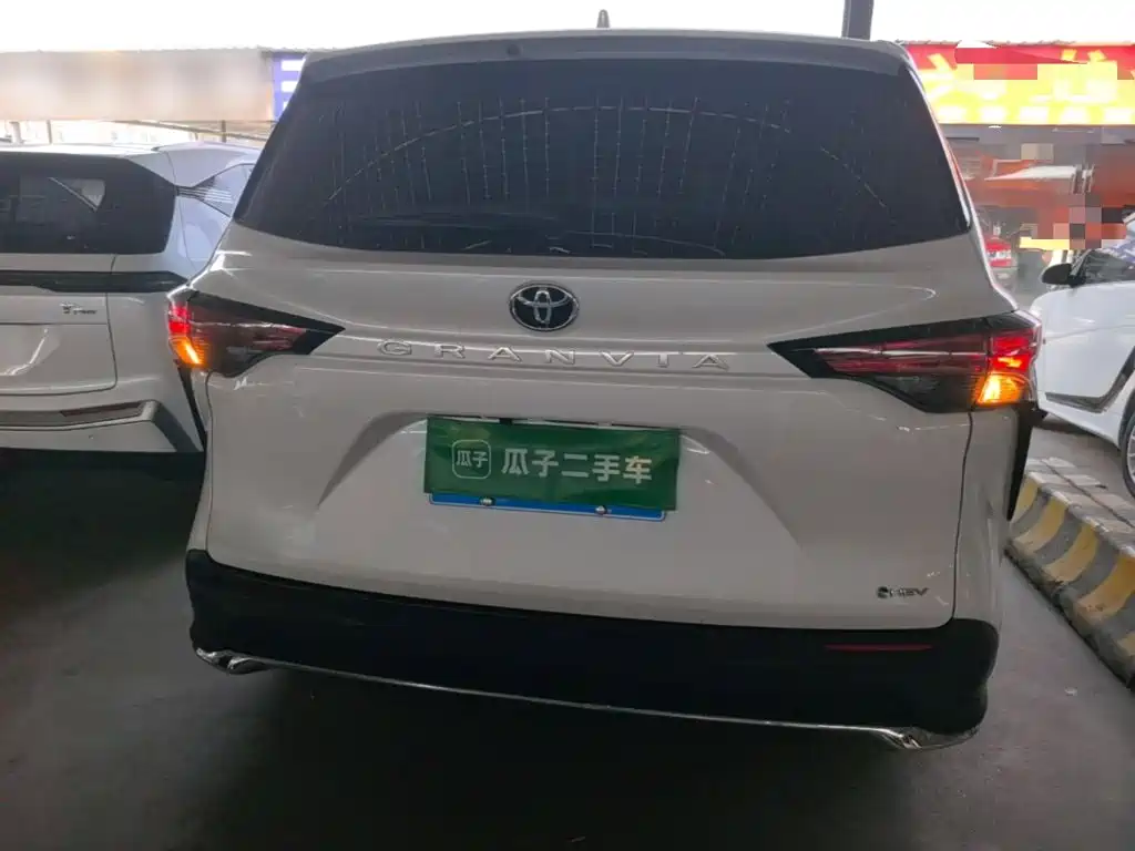 Фото 6 - Toyota Granvia