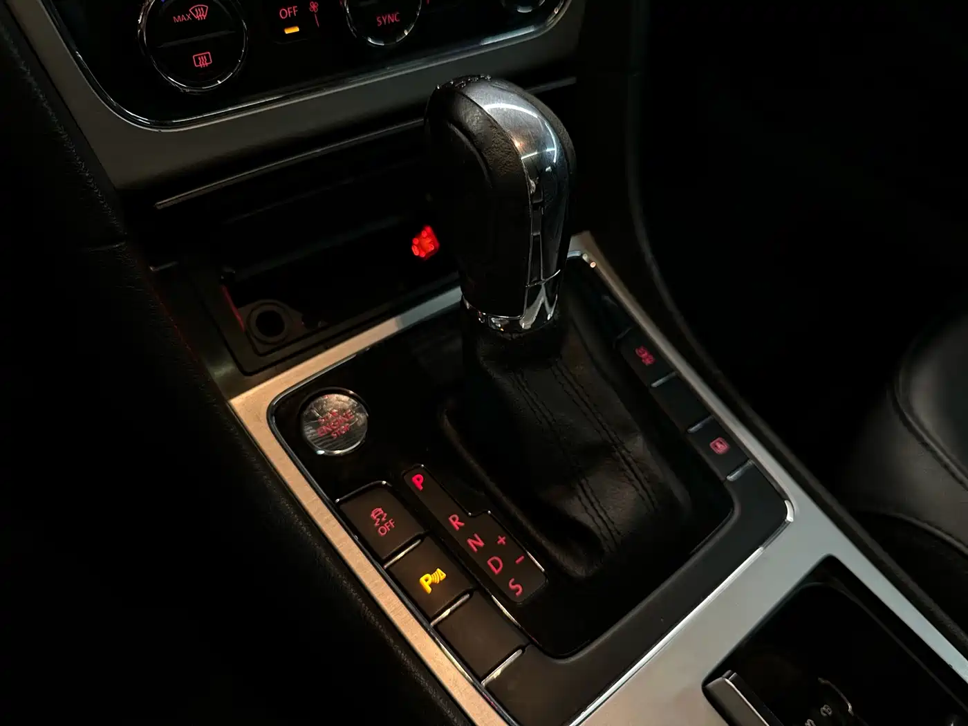 Volkswagen Passat 2014 1.8TSI DSG Executive Edition фото 11
