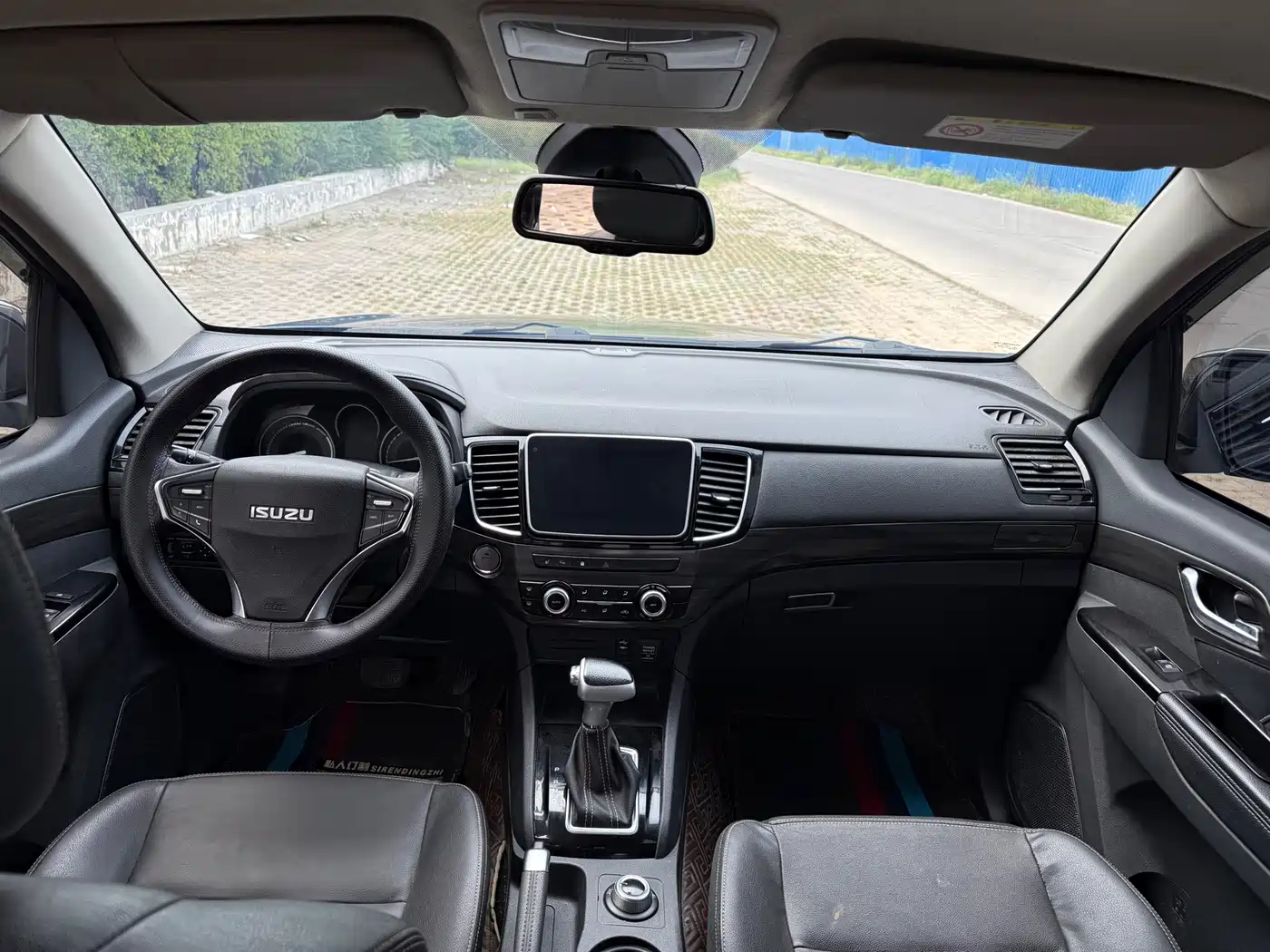 Фото 6 - Isuzu D-MAX