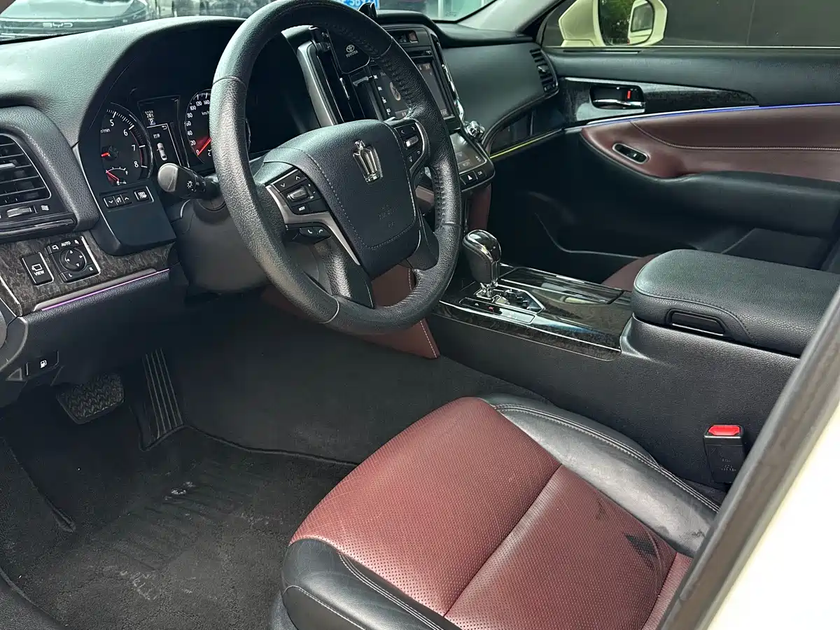Toyota Crown 2018 2.0T Sport Edition фото 4
