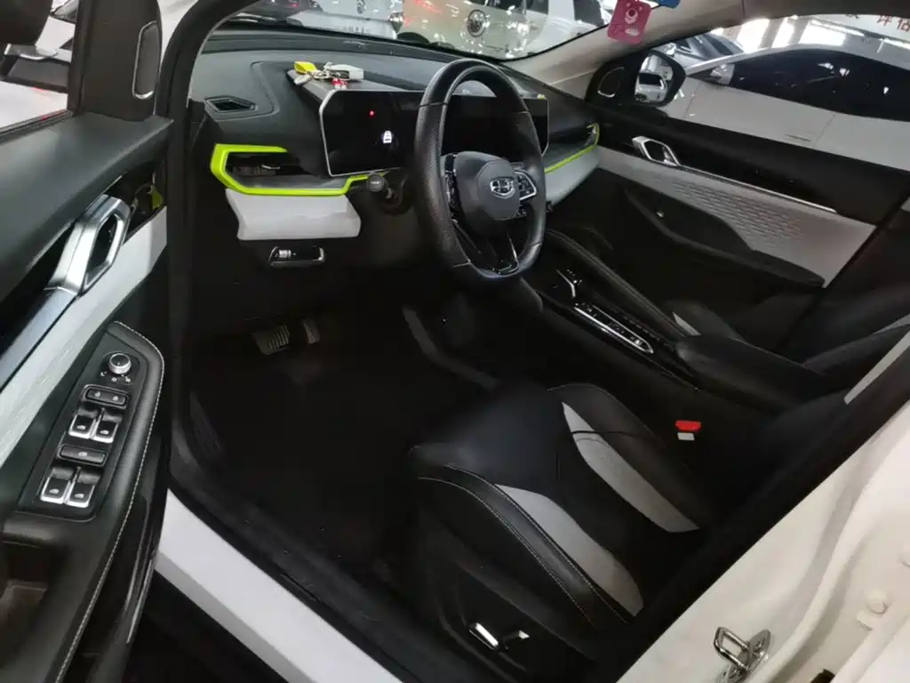 Photo 15 - Geely Coolray