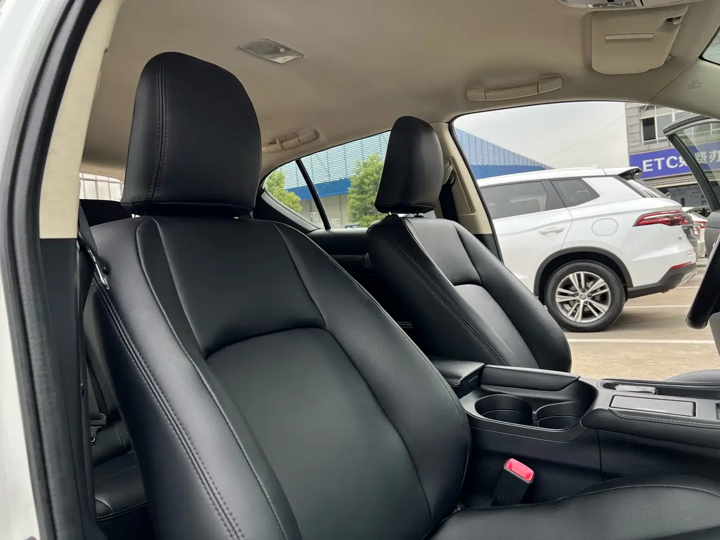Lexus CT 2014 CT200h Elite Edition Dual Tone фото 9