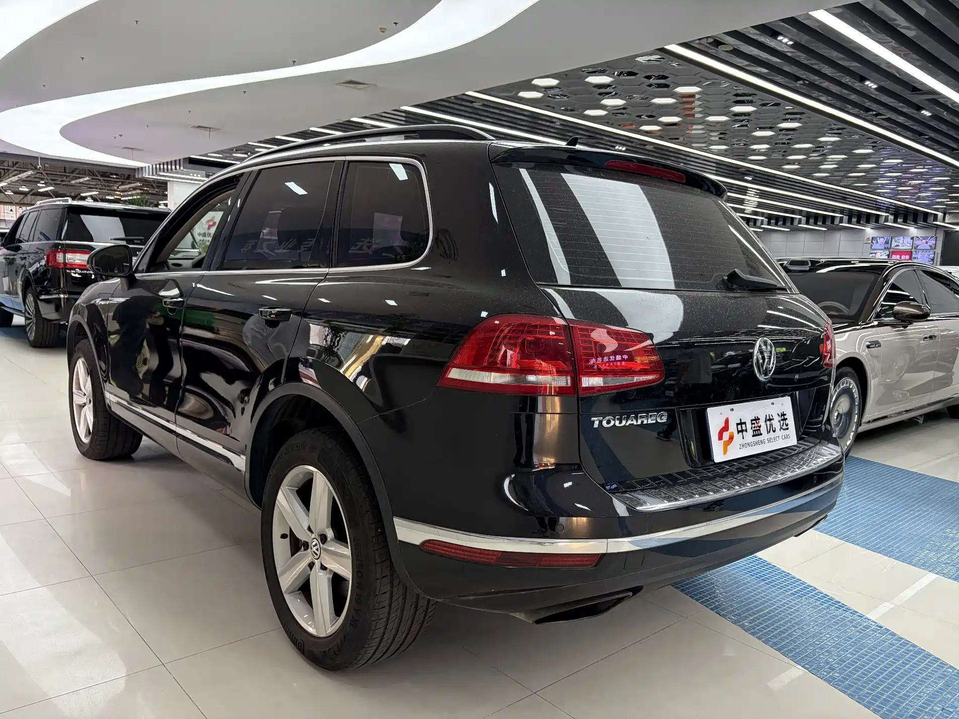 Фото 3 - Volkswagen Touareg
