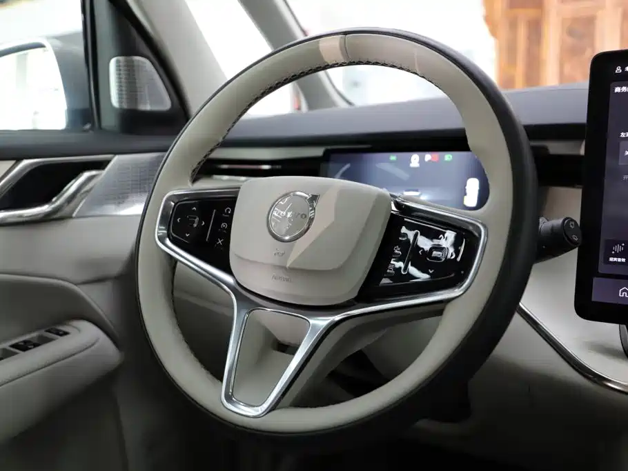 Volvo EM90 2024 2025 Ultra Six-Seater