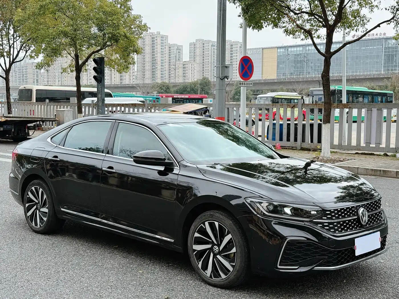 Volkswagen Passat 2023 330TSI Starlight Elite Edition фото 3