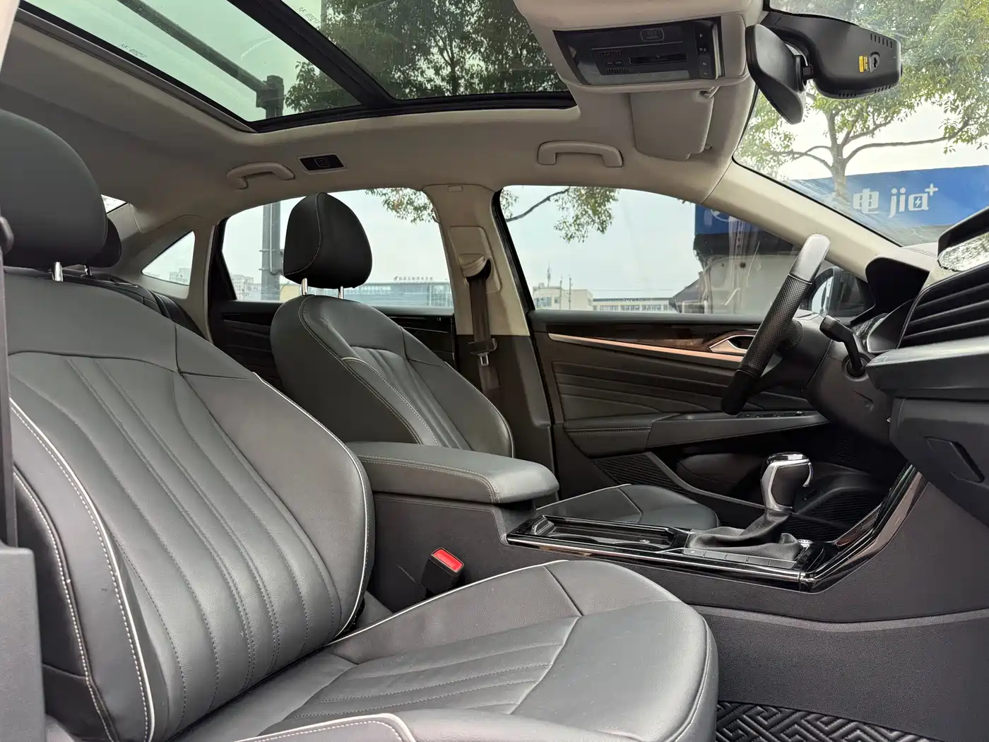 Volkswagen Passat 2023 330TSI Starlight Elite Edition фото 11