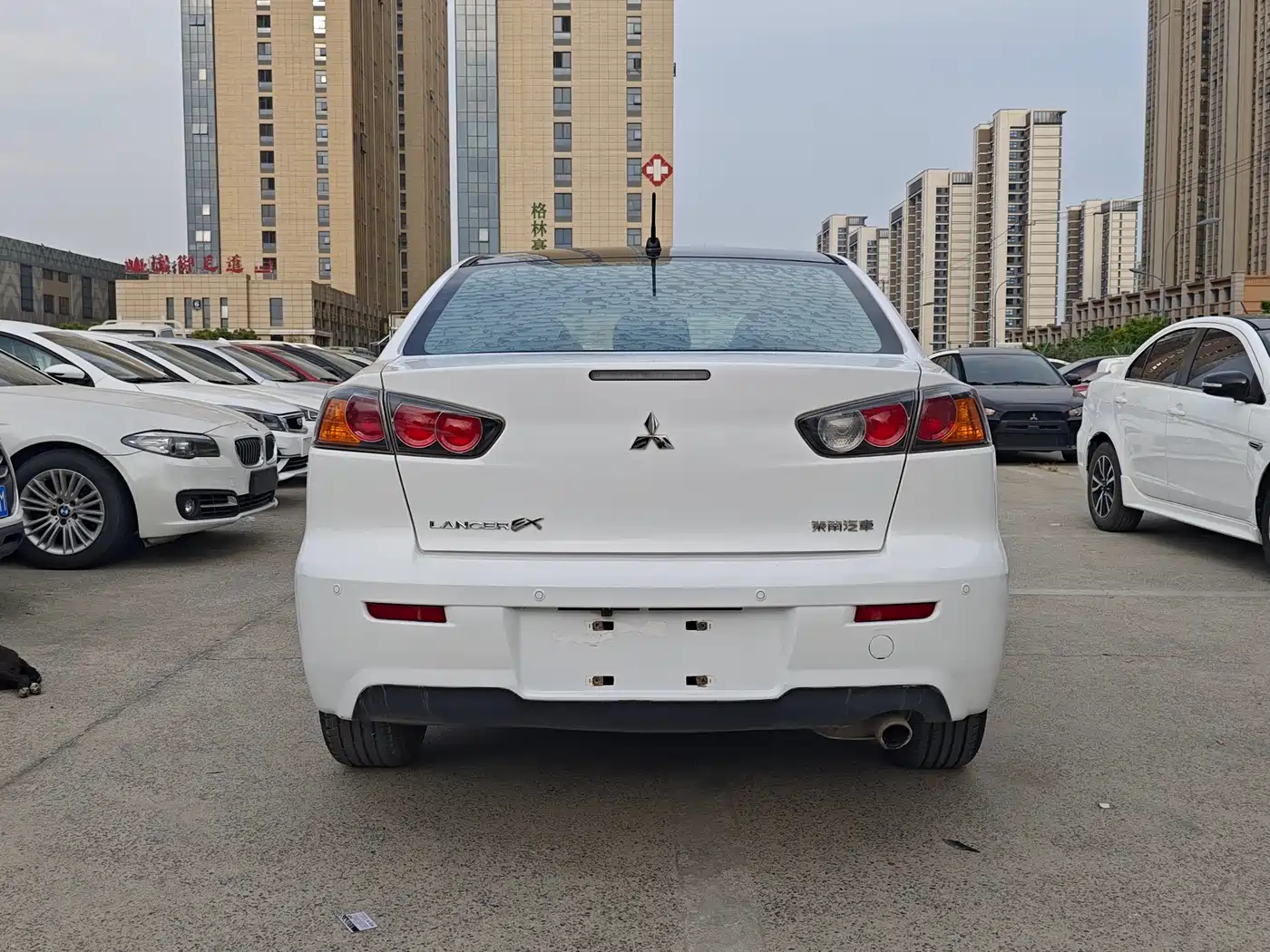 Mitsubishi Lancer EX 2016 1.8L Manual Black & White Replica Edition фото 8