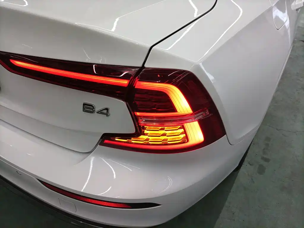 Volvo S60 2024 2024 B4 Inscription Luxury Edition