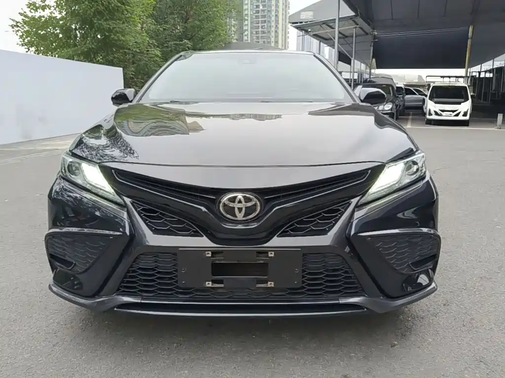 Фото 3 - Toyota Camry