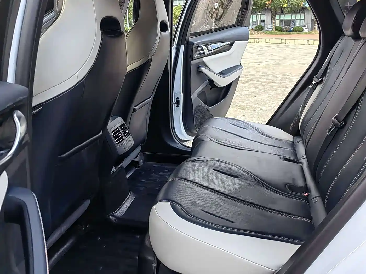 BYD Qin PLUS 2023 Champion Edition DM-i 55KM Leading фото 10