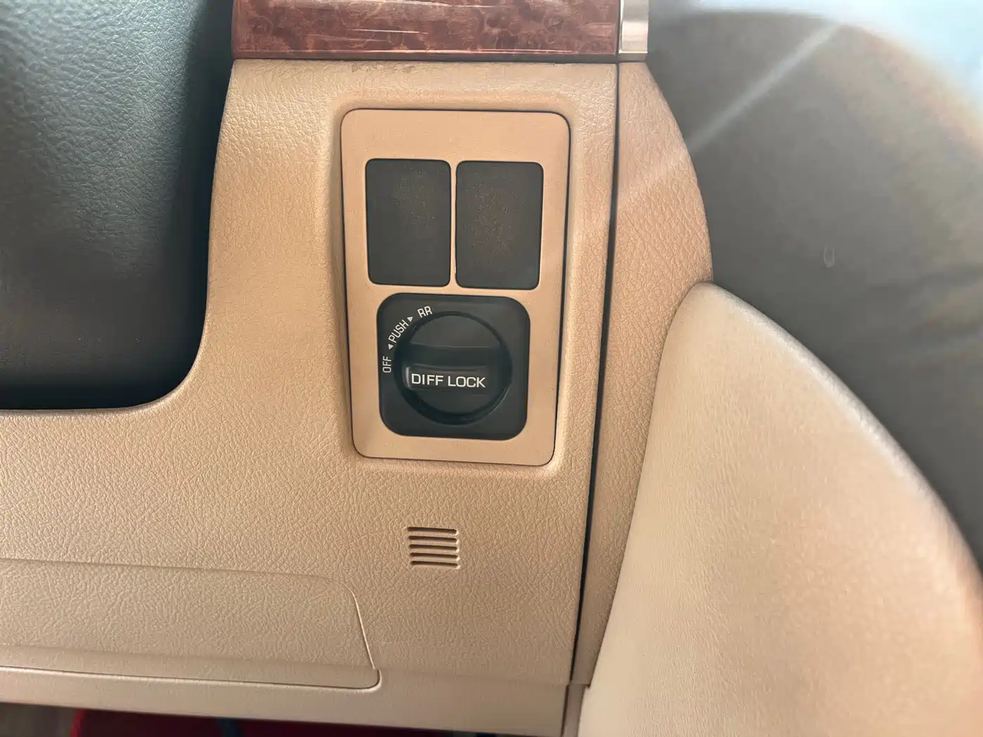 Toyota Land Cruiser (Import) 2015 4.0L V6 Middle East Limited Edition фото 15