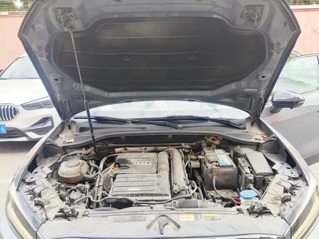 Photo 3 - Audi Q2L