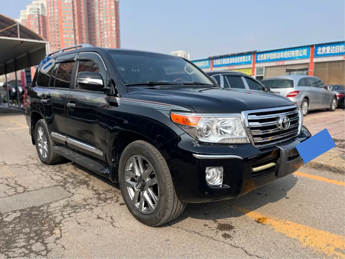 Toyota Land Cruiser (Import) 2015 4.0L V6 Middle East Limited Edition фото 3