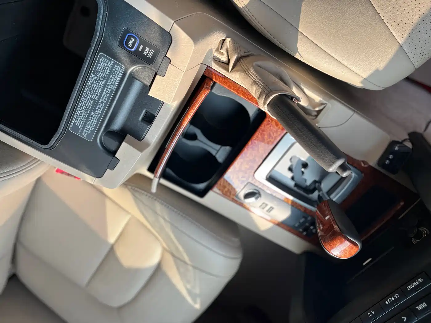 Toyota Land Cruiser (Import) 2015 4.0L V6 Middle East Limited Edition фото 12