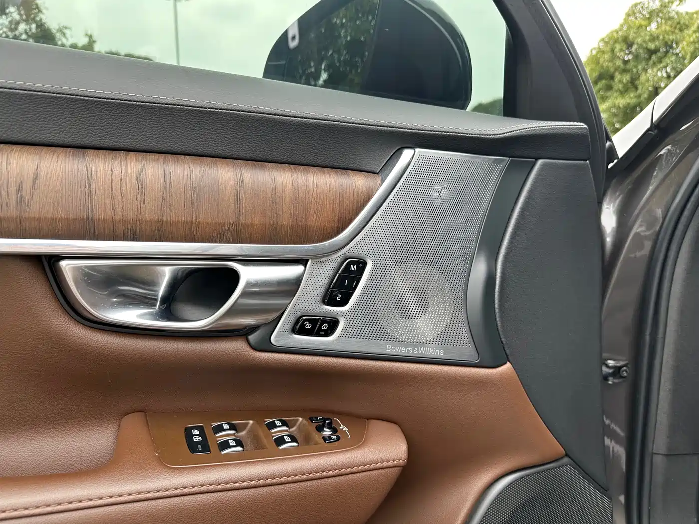 VOLVO S90 PLUG-IN HYBRID
