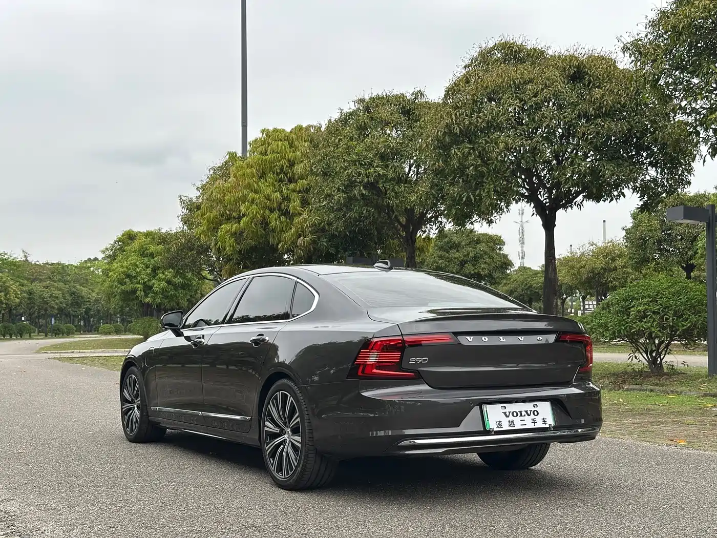 VOLVO S90 PLUG-IN HYBRID