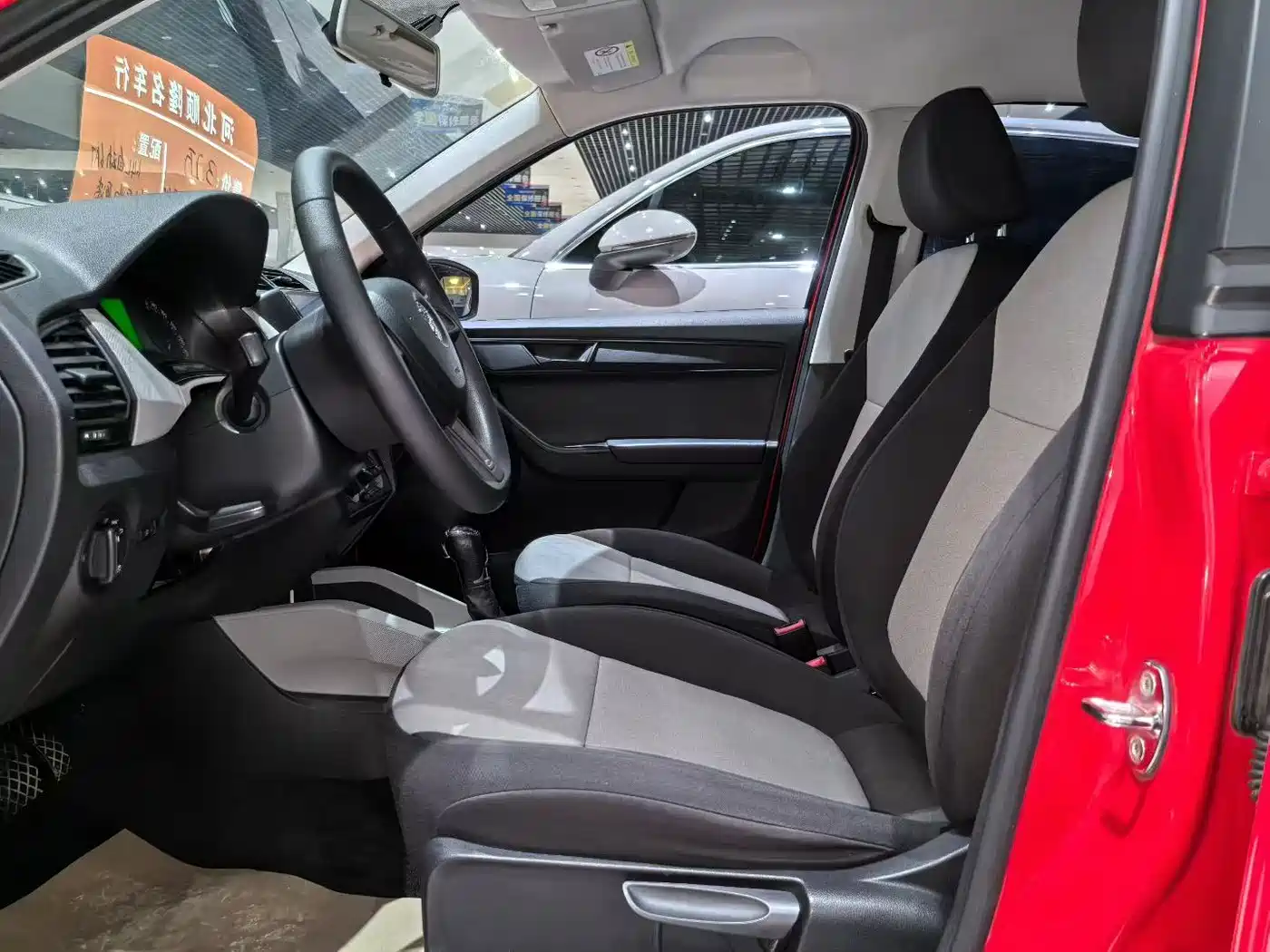 Škoda Fabia 2017 1.4L Auto Car Enjoy Edition фото 4