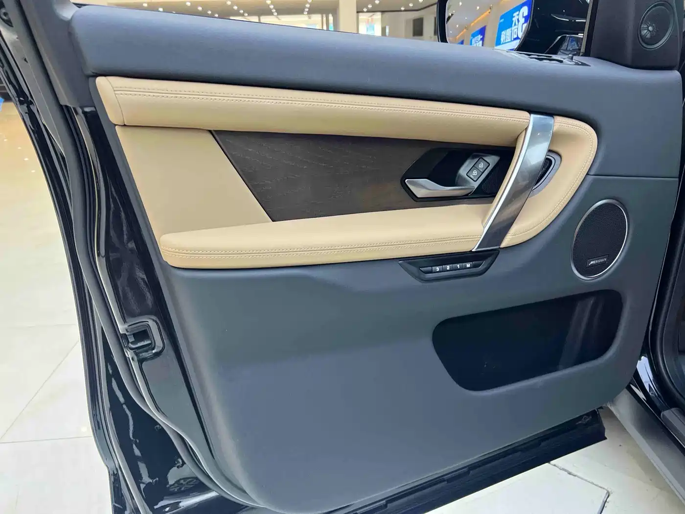 Land Rover Discovery Sport 2025 249PS Performance Tech Edition фото 9