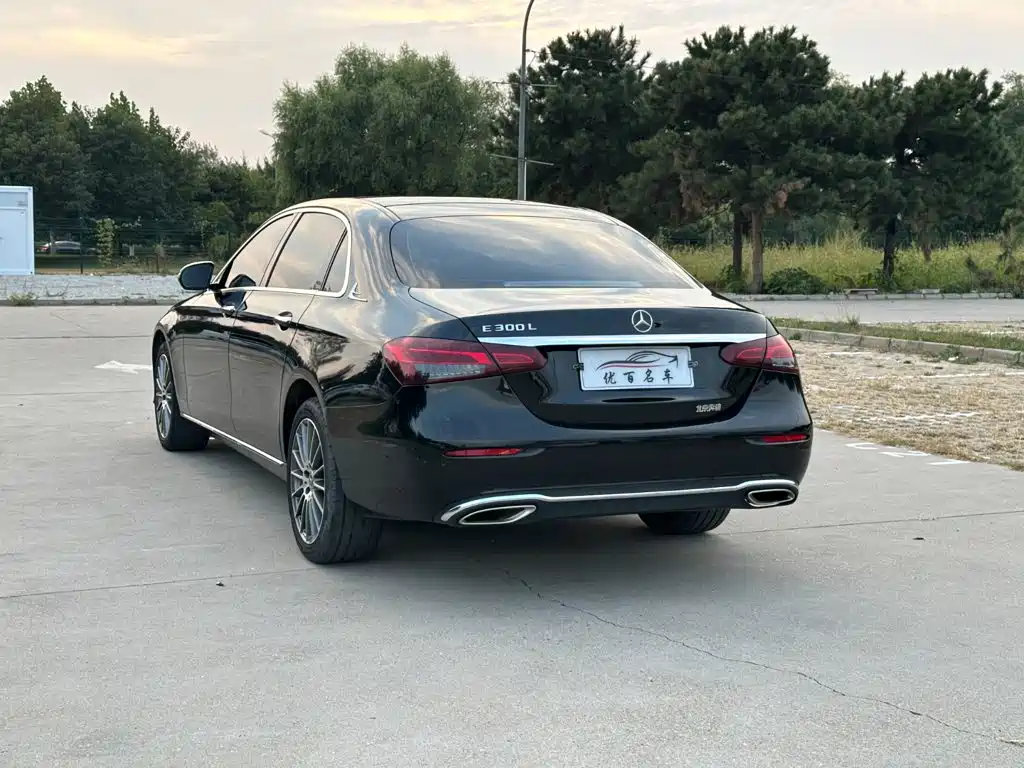 Фото 4 - Mercedes-Benz E-Class