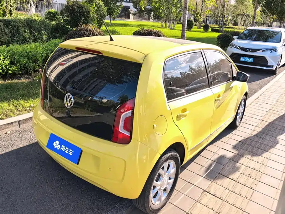 2016 Volkswagen up!