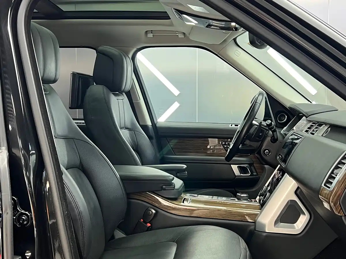 Land Rover Range Rover 2018 3.0 SC V6 Vogue Heritage Extended Edition фото 21