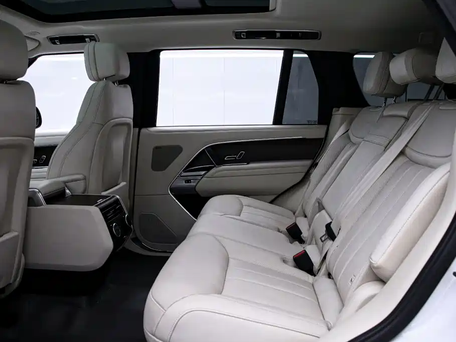 Photo 16 - Land Rover Range Rover