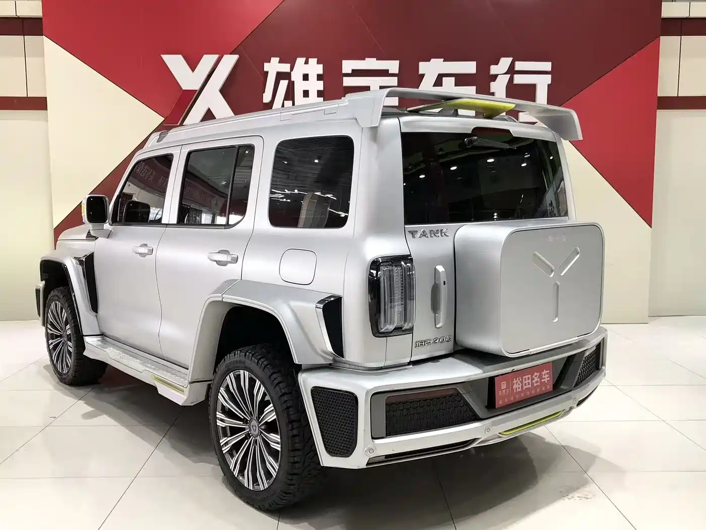 TANK CO CREATION TANK 300