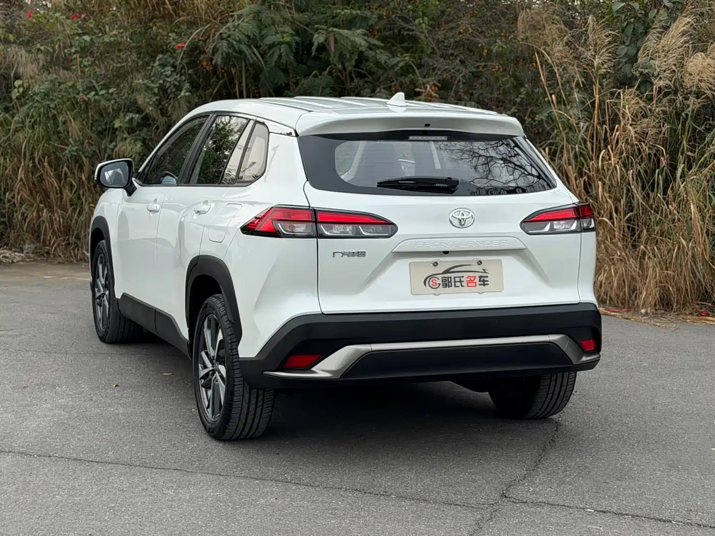 Toyota Frontlander 2022 2.0L CVT Luxury PLUS Edition фото 6
