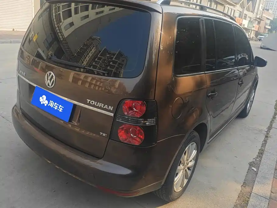 صورة 3 - Volkswagen Touran