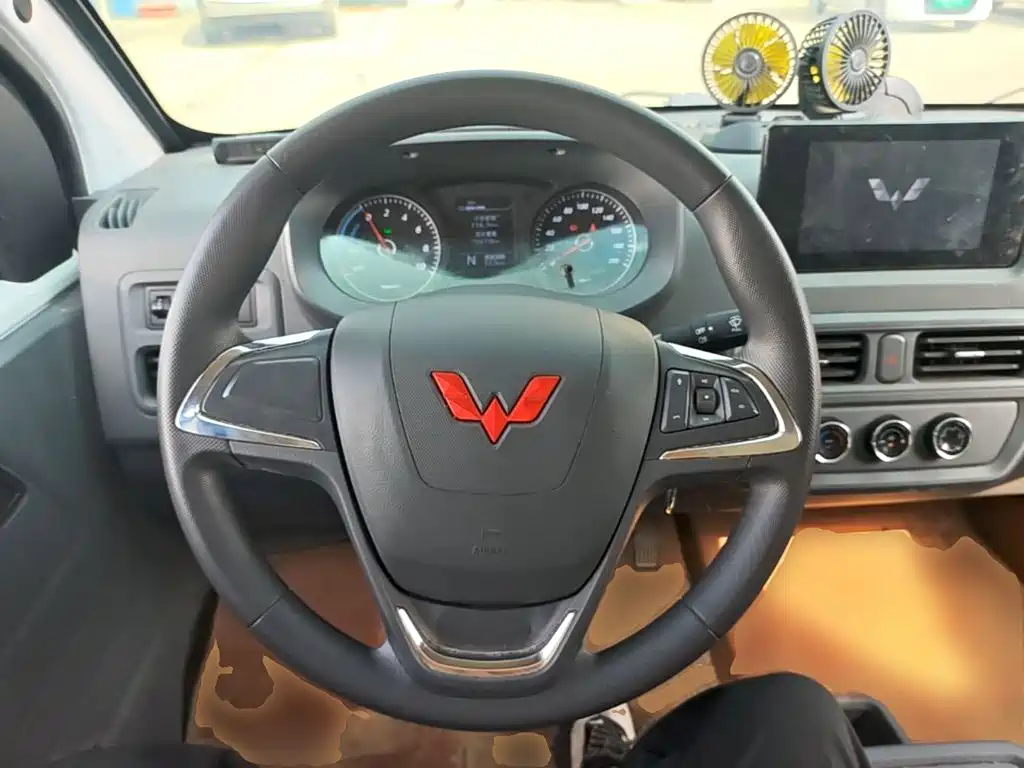 Wuling Motors Wuling Yangguang 2025 2024 Model 300km Comfort Enclosed Window Version 75kW