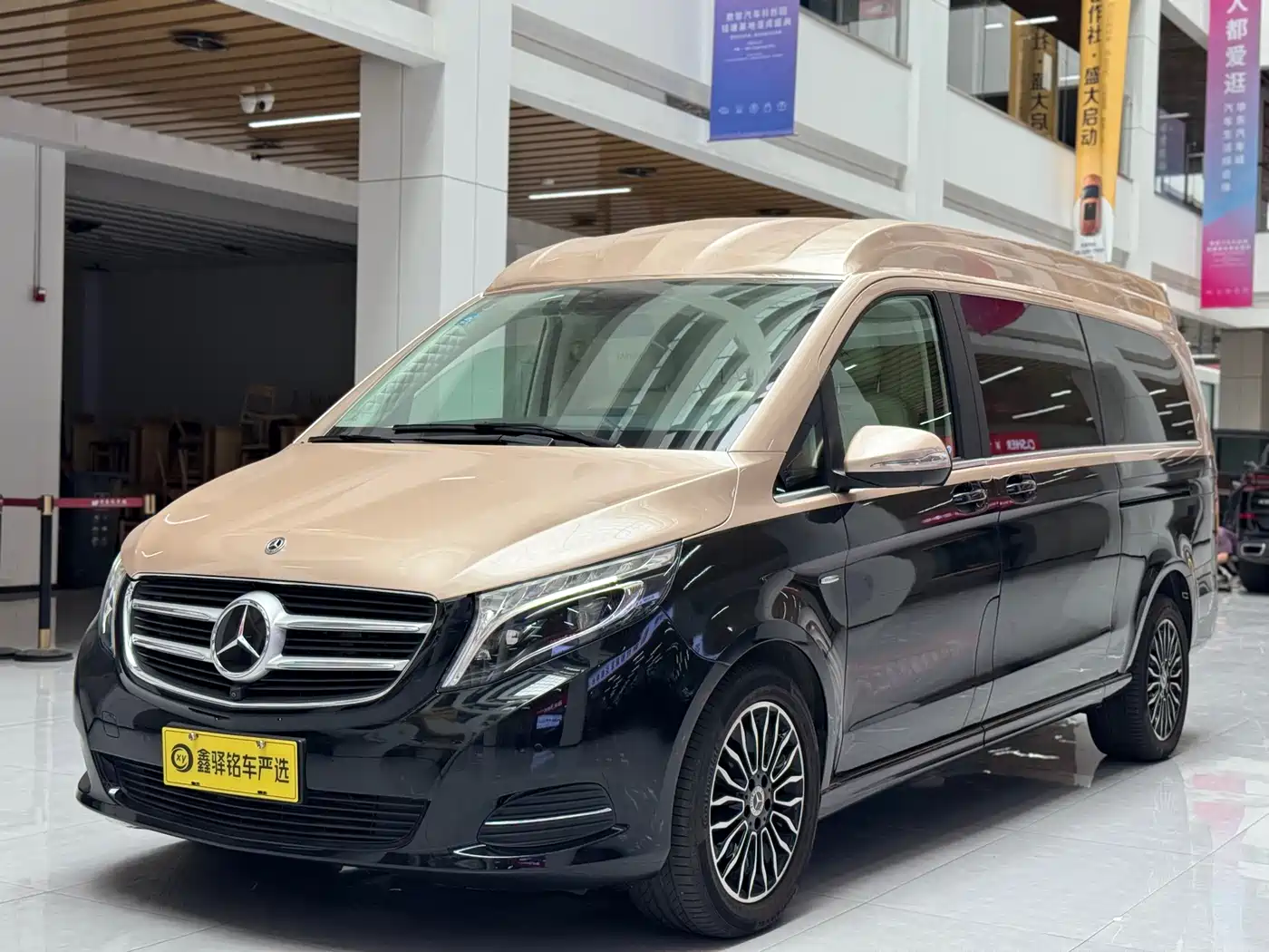 Mercedes-Benz V-Class 2018 V 260 L Premium Long Wheelbase Edition China VI