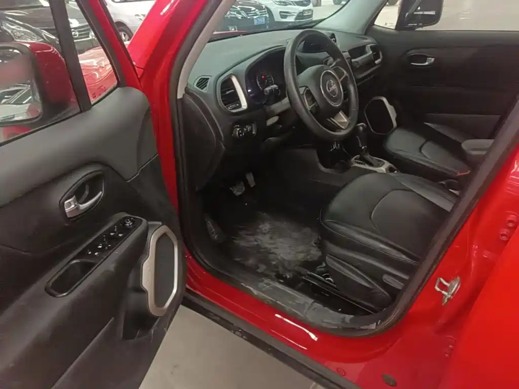 Photo 16 - Jeep Renegade