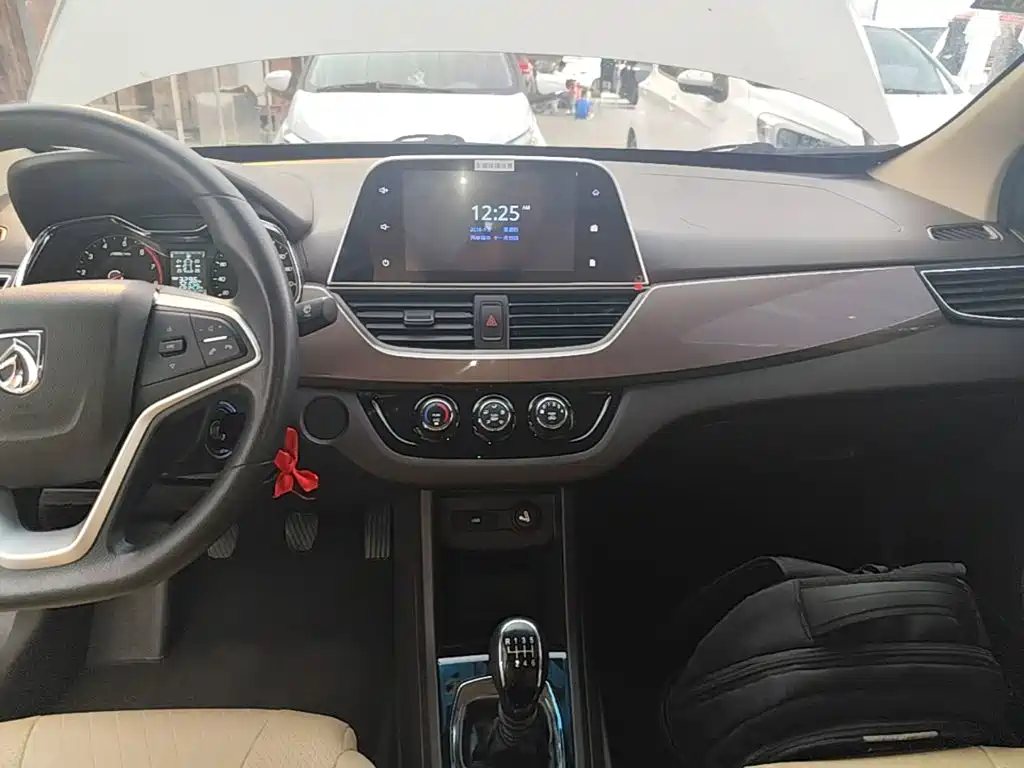 Baojun 310W 2017 2017 1.5L Manual Fashion Edition (China V)